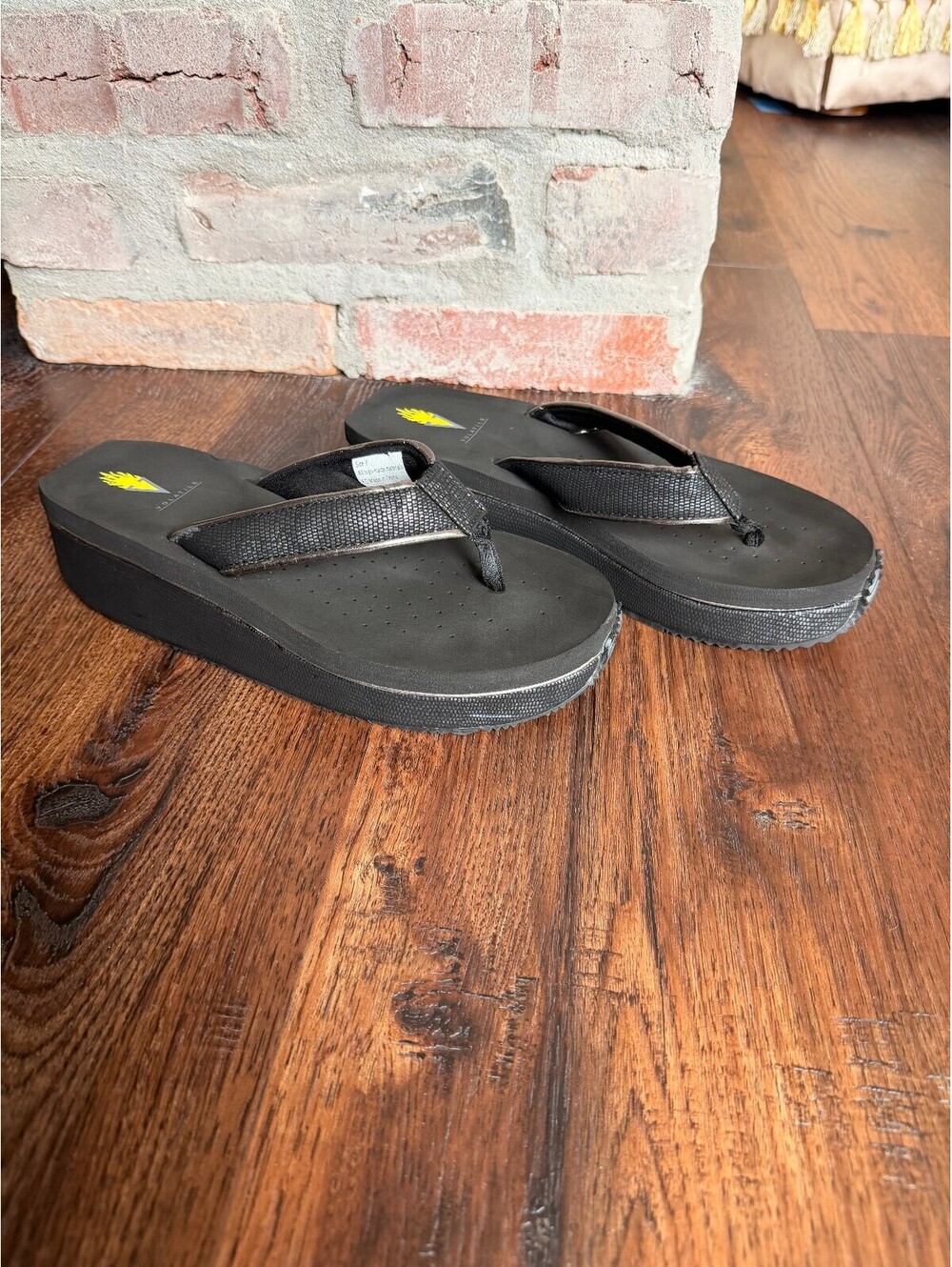 Volatile | Women's Black Platform Wedge Flip Flop Sandals | Size 8 | 1163